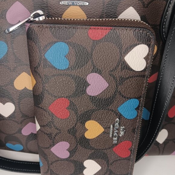COACH GALLERY TOTE SIGNATURE CANVAS HEART PRINT W/ MATCHING WALLET - Picture 8 of 15